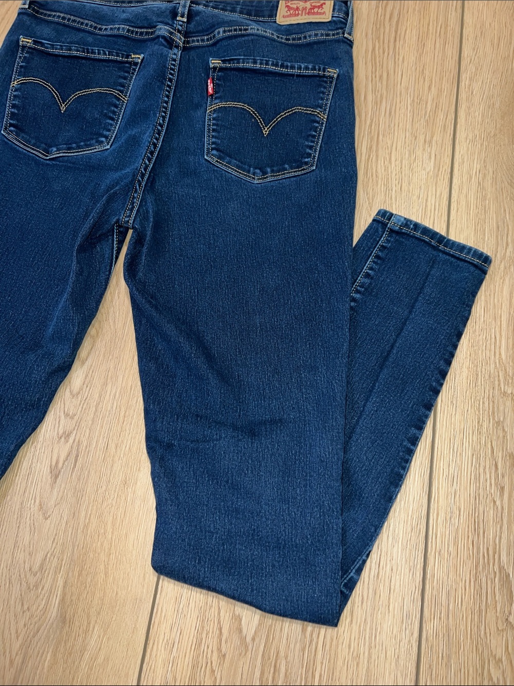 Levi's Women's Indigo High Rise Skinny Jeans - Picture 12 of 16